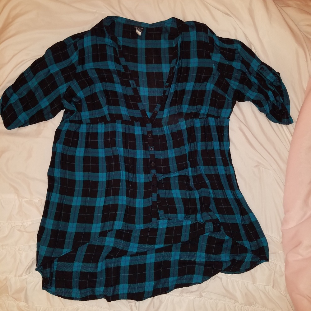 Torrid size 4 plaid hi lo button down top